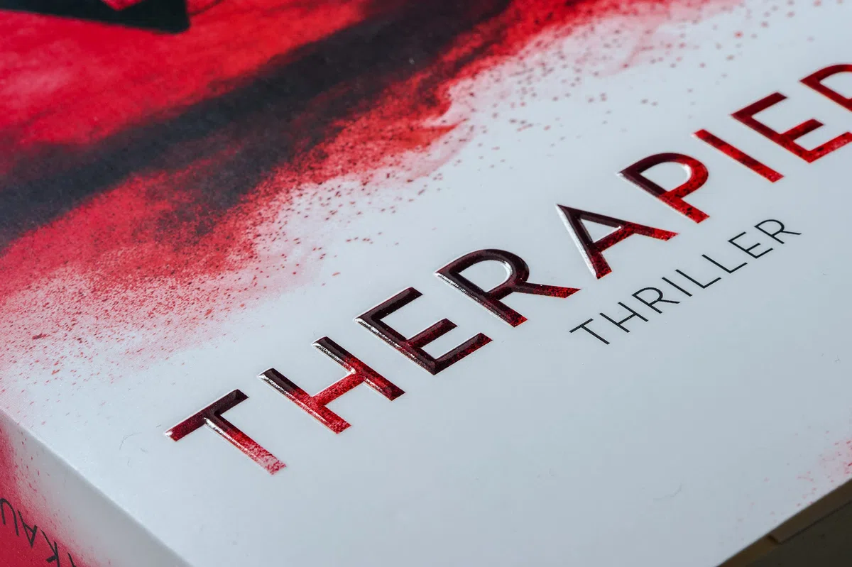 Therapiert: Thriller – Das gefeierte Thriller-Debüt aus Finnland voller unvorhersehbarer Twists! (Die Ira-Reihe, Band 1)