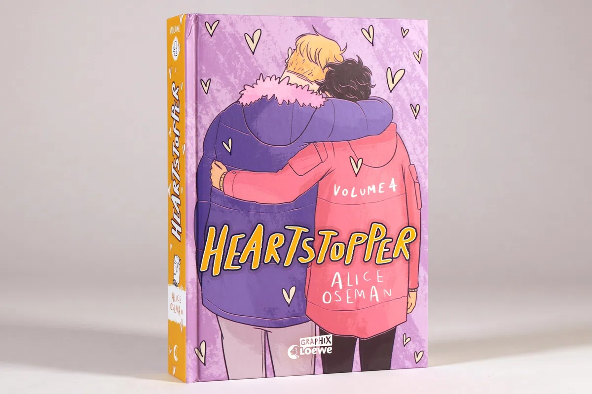 Heartstopper Volume 4 (deutsche Hardcover-Ausgabe): Lies, wie die schönste Liebesgeschichte des Jahres weitergeht - Comicbuch-Vorlage zur erfolgreichen Netflix-Serie (Loewe Graphix, Band 4)