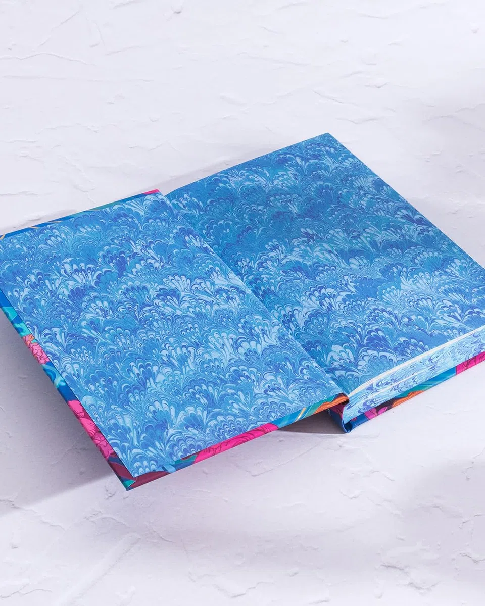 Persuasion: A deluxe gift edition of Jane Austen’s final novel with marbled endpapers, printed edges, beautiful paper and ribbon (Vintage Collector's Classics)