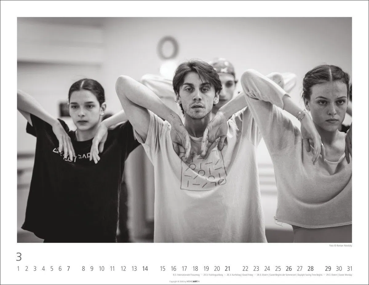 Ballettsaal - Stuttgarter Ballett Kalender 2027 - Stuttgarter Ballett: Die ganze Eleganz und Kraft der Tänzer:innen in einem großen Fotokalender. ... für Tanzbegeisterte. 44 x 34 cm. Querformat