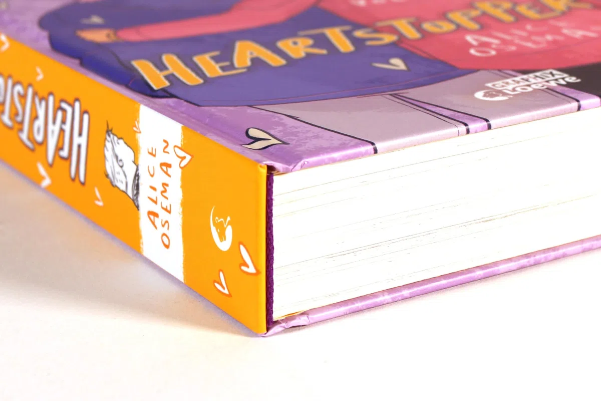 Heartstopper Volume 4 (deutsche Hardcover-Ausgabe): Lies, wie die schönste Liebesgeschichte des Jahres weitergeht - Comicbuch-Vorlage zur erfolgreichen Netflix-Serie (Loewe Graphix, Band 4)