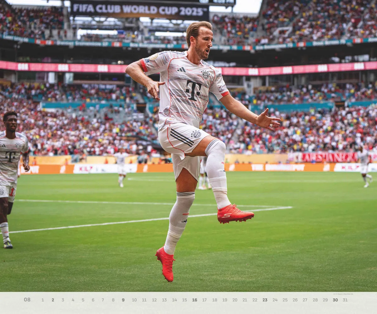 N Neumann - FC Bayern München 2026 – Wandkalender 60x50 cm mit 12 Monatsblättern, deutschem Kalendarium & Spiralbindung, offizieller Fußball-Fankalender mit Stadion- & Team-Fotografien