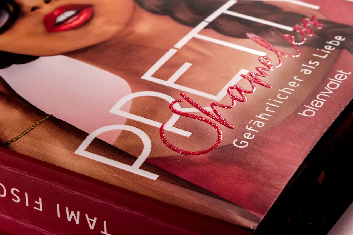 Pretty Shameless - Gefährlicher als Liebe: Roman - Große Gefühle und elektrisierende Spannung – das Finale der New-Adult-Suspense-Trilogie der SPIEGEL-Bestsellerautorin! (Manhattan Elite, Band 3)