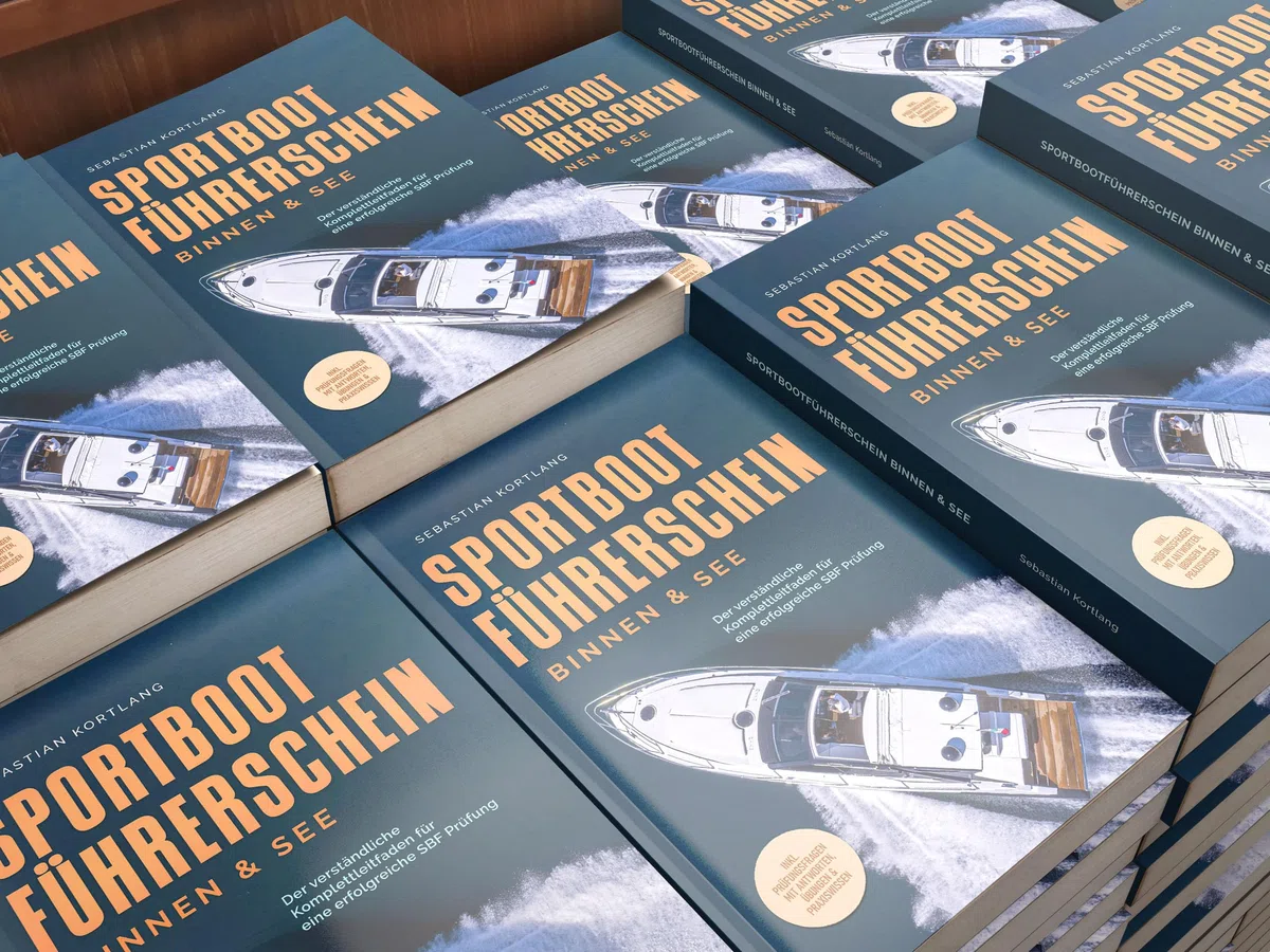 Sportbootführerschein Binnen & See: Der verständliche Komplettleitfaden für eine erfolgreiche SBF Prüfung - inkl. Prüfungsfragen mit Antworten, Übungen & Praxiswissen