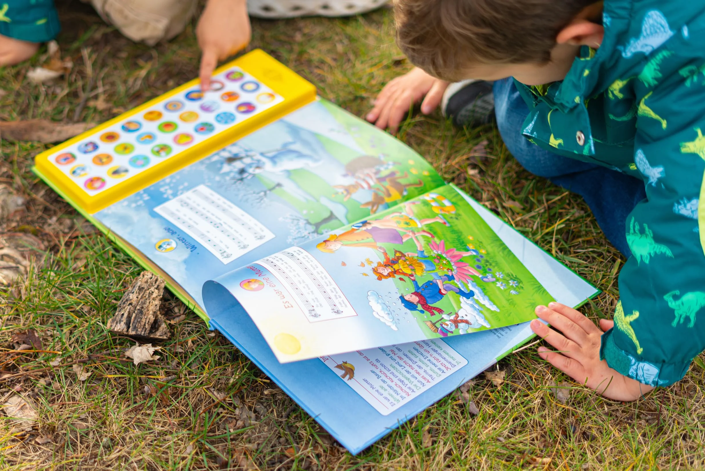 27-Button Soundbuch - Die schönsten Kinderlieder zum Mitsingen - Mit 27 Liedern durch das Jahr Hardcover-Buch mit Noten - Liederbuch: mit 27 bekannten Kinderliedern