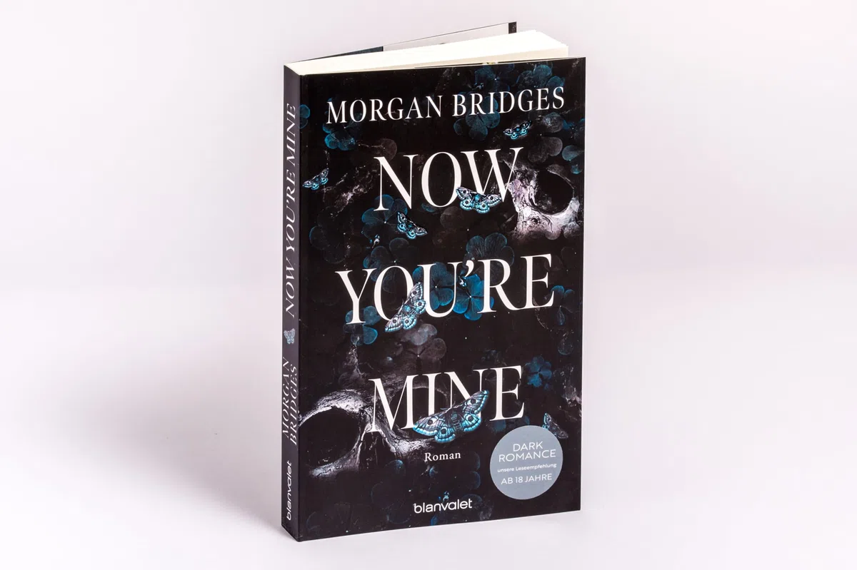 Now You're Mine: Roman - Fesselnd, düster, verführerisch: Der Dark-Romance-Hype endlich auf Deutsch – mit Farbschnitt in limitierter Auflage! (Possessing Her, Band 2)